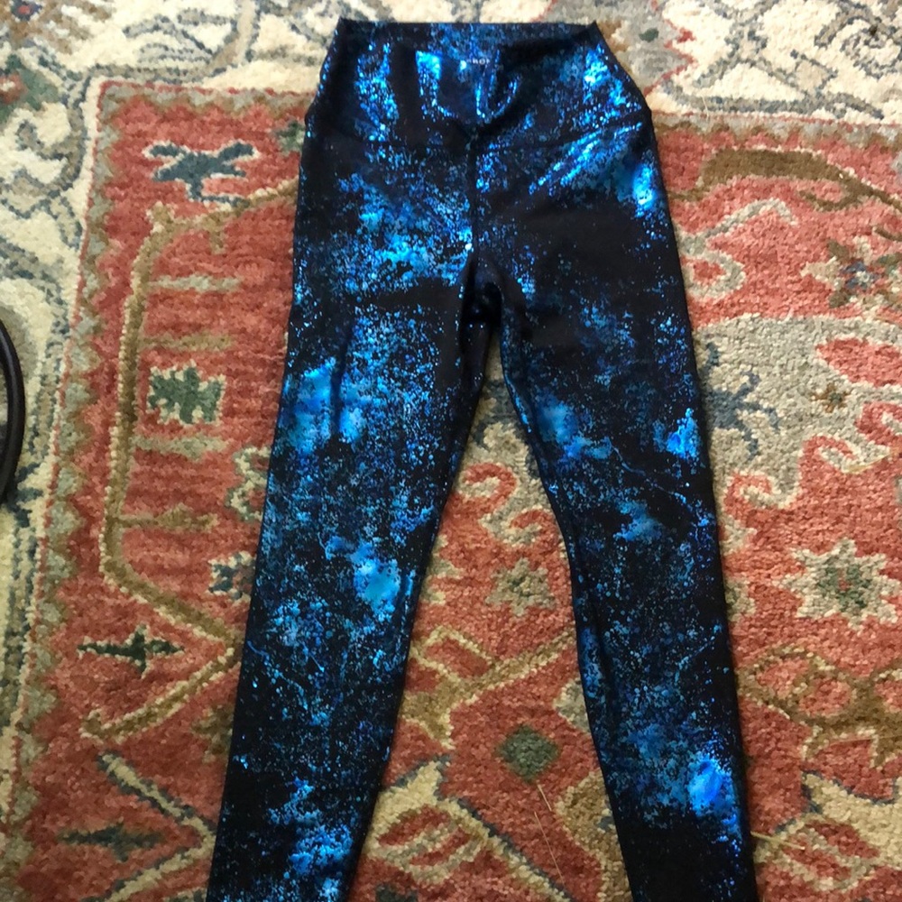 Black and metallic blue foil leggings from Carbon38